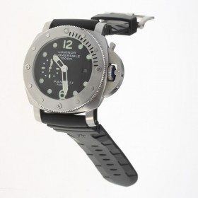 Panerai Luminor Submersible Automatic with Black Dial Rubber Strap-5