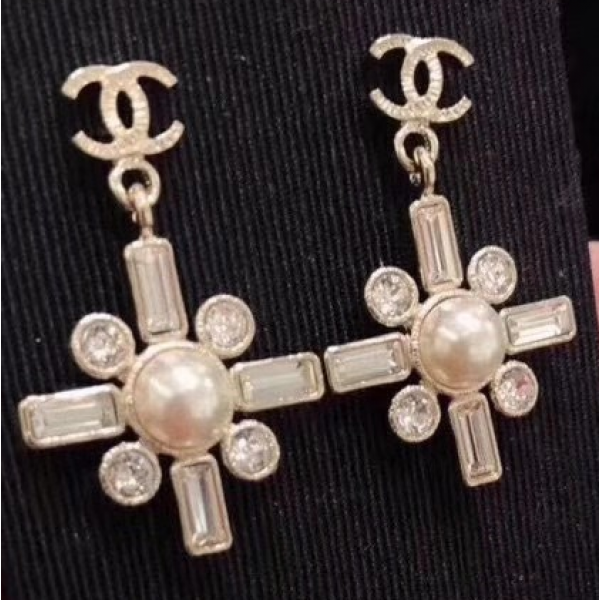  2023 C 18K Gold Pearl Diamond Earrings